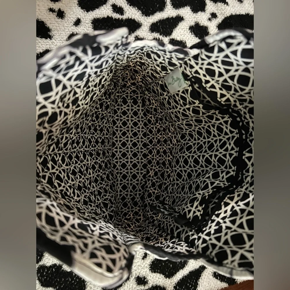 🎁 GIFTED TO MOM 🎁 Black and White Quilted Tote Bag 🖤 - Picture 8 of 9